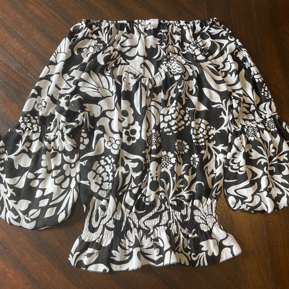 Dress barn floral sheer wide sleeves v neck off shoulders or on blouse/. Top